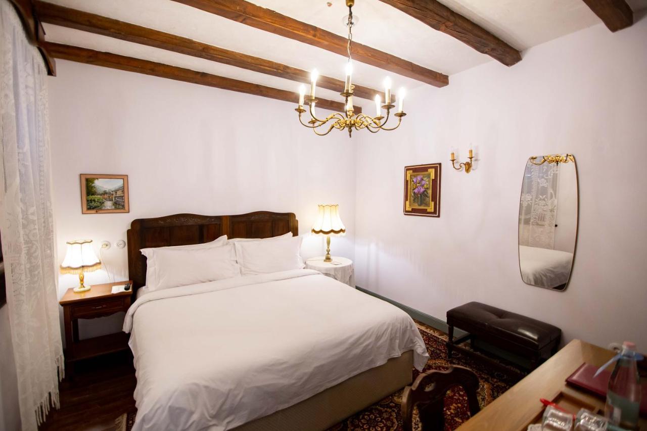 Vila Ebel Hotel Pool & Spa Корча Екстериор снимка