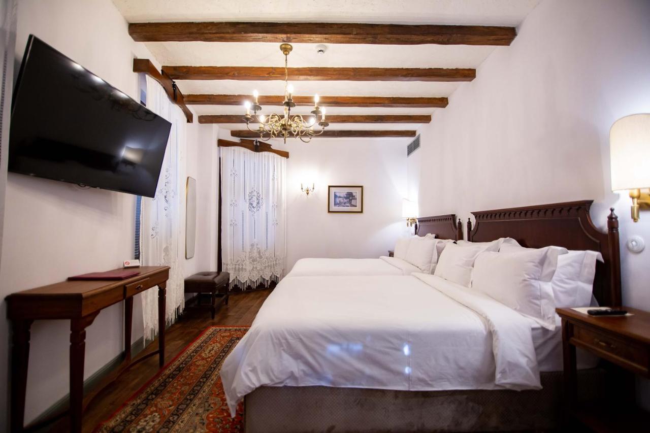 Vila Ebel Hotel Pool & Spa Корча Екстериор снимка
