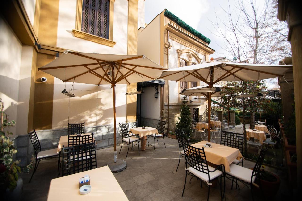Vila Ebel Hotel Pool & Spa Корча Екстериор снимка