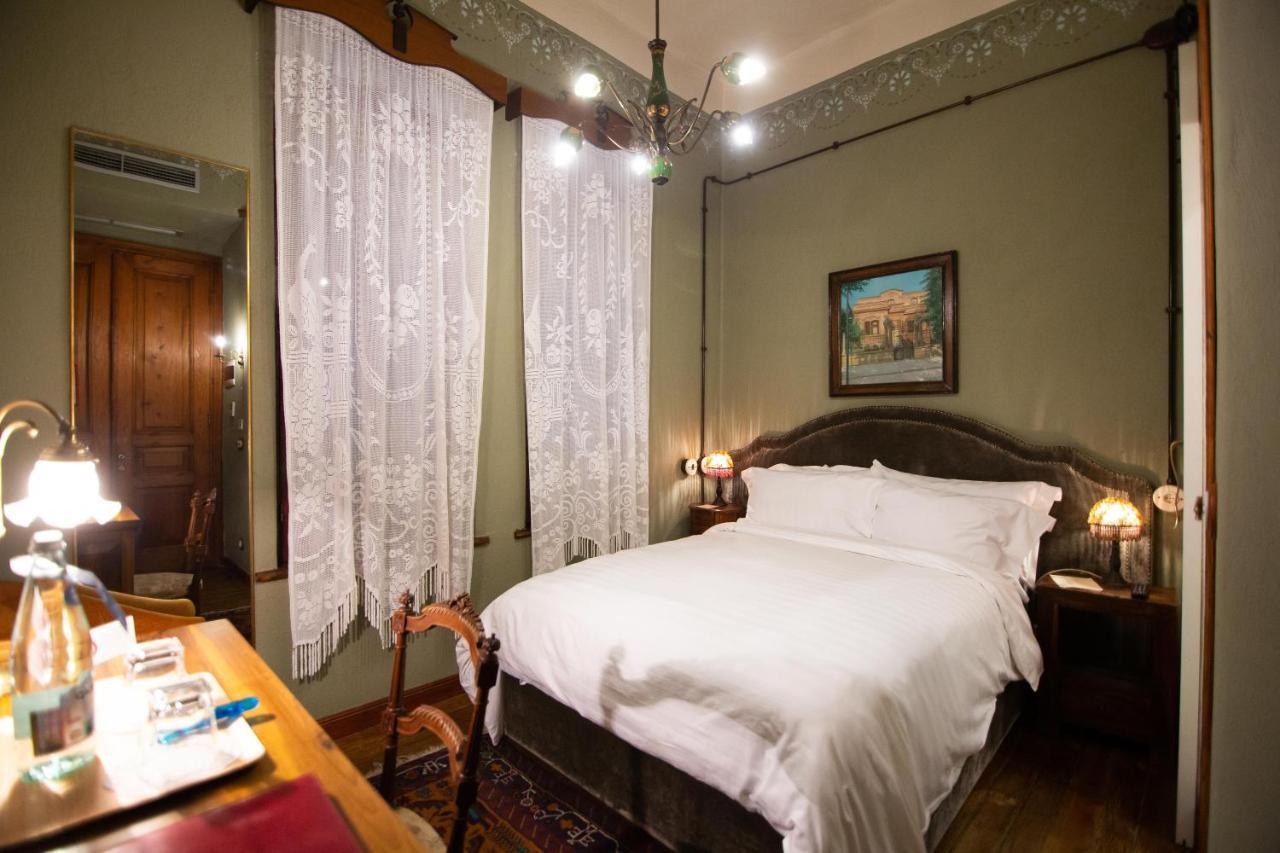 Vila Ebel Hotel Pool & Spa Корча Екстериор снимка