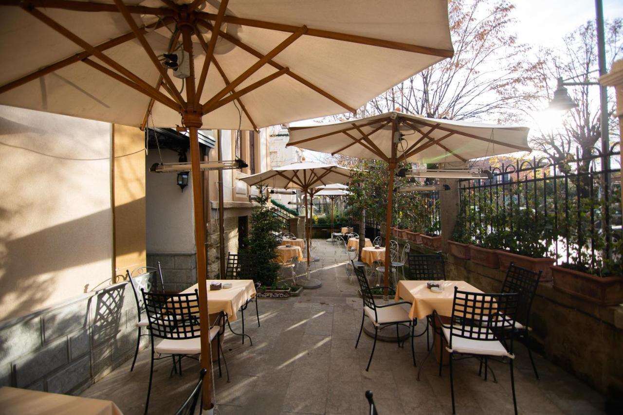 Vila Ebel Hotel Pool & Spa Корча Екстериор снимка