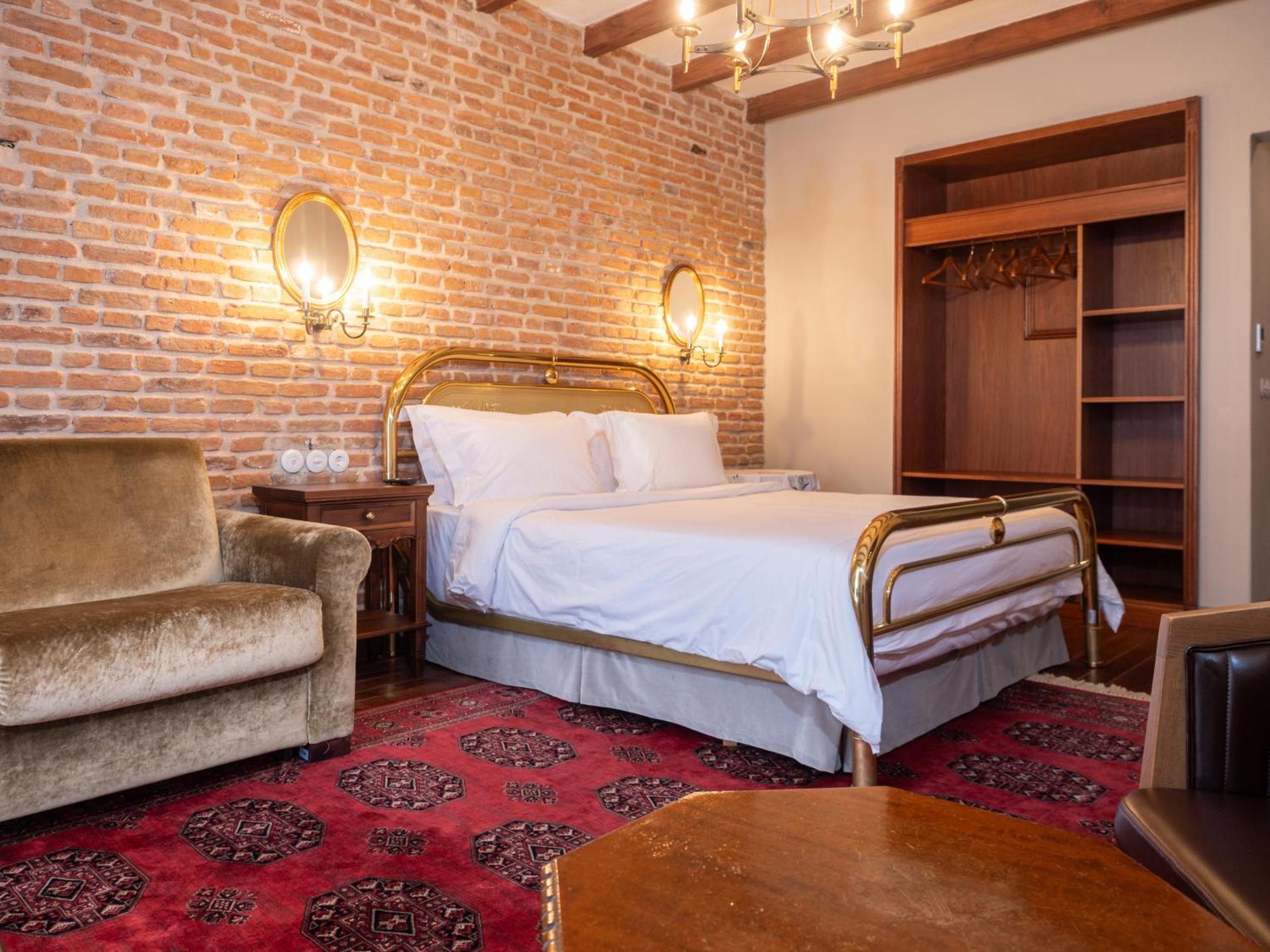 Vila Ebel Hotel Pool & Spa Корча Екстериор снимка