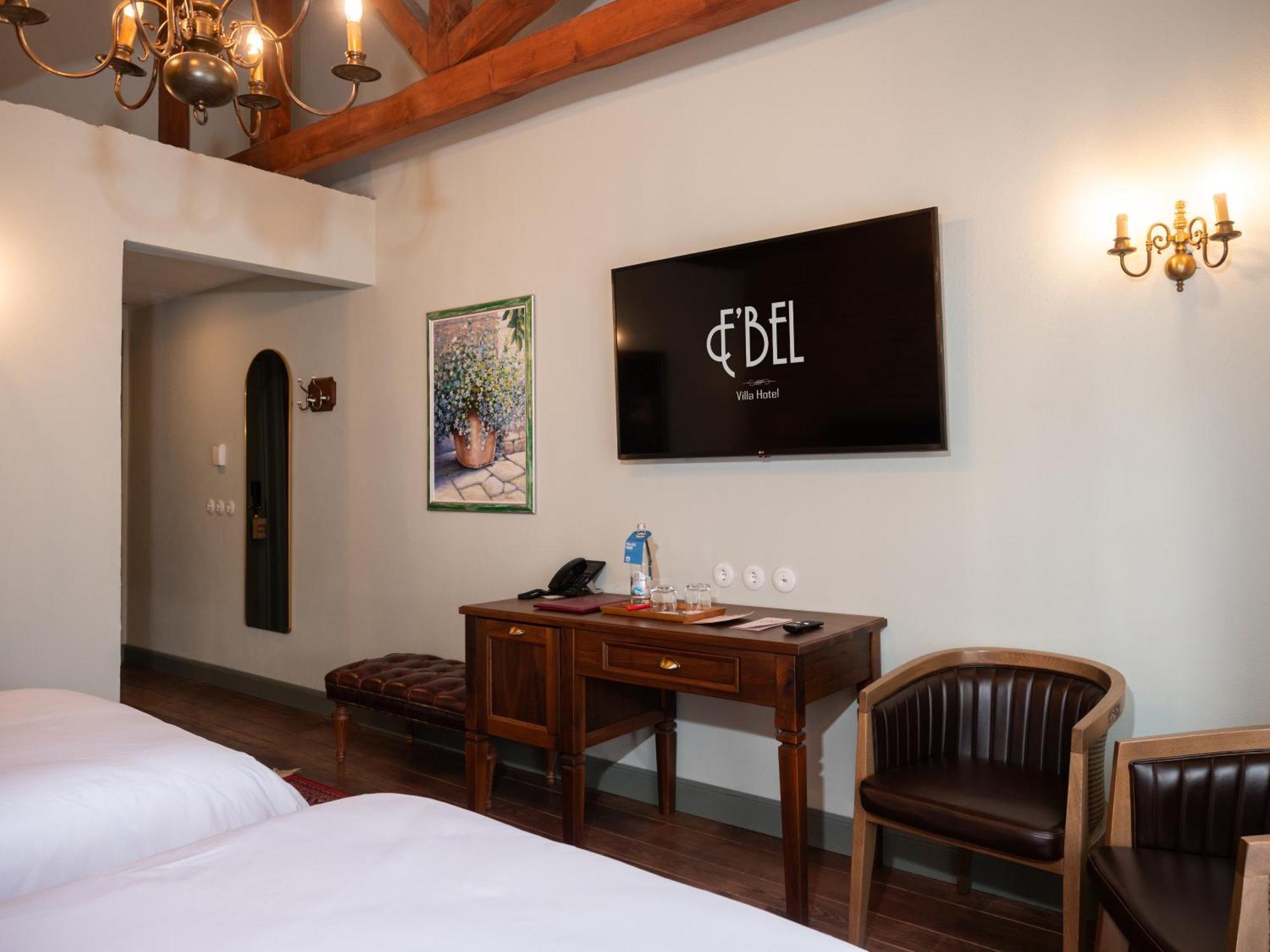 Vila Ebel Hotel Pool & Spa Корча Екстериор снимка
