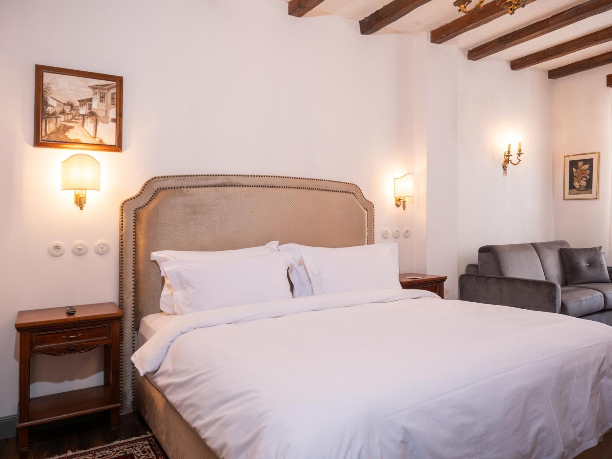 Vila Ebel Hotel Pool & Spa Корча Екстериор снимка