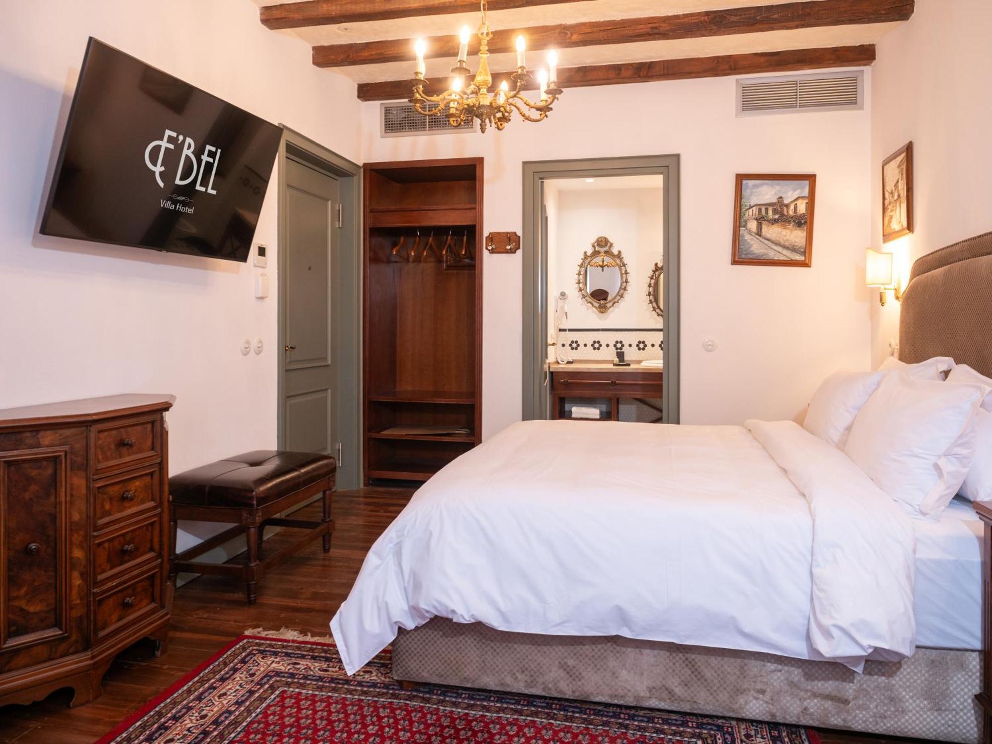 Vila Ebel Hotel Pool & Spa Корча Екстериор снимка