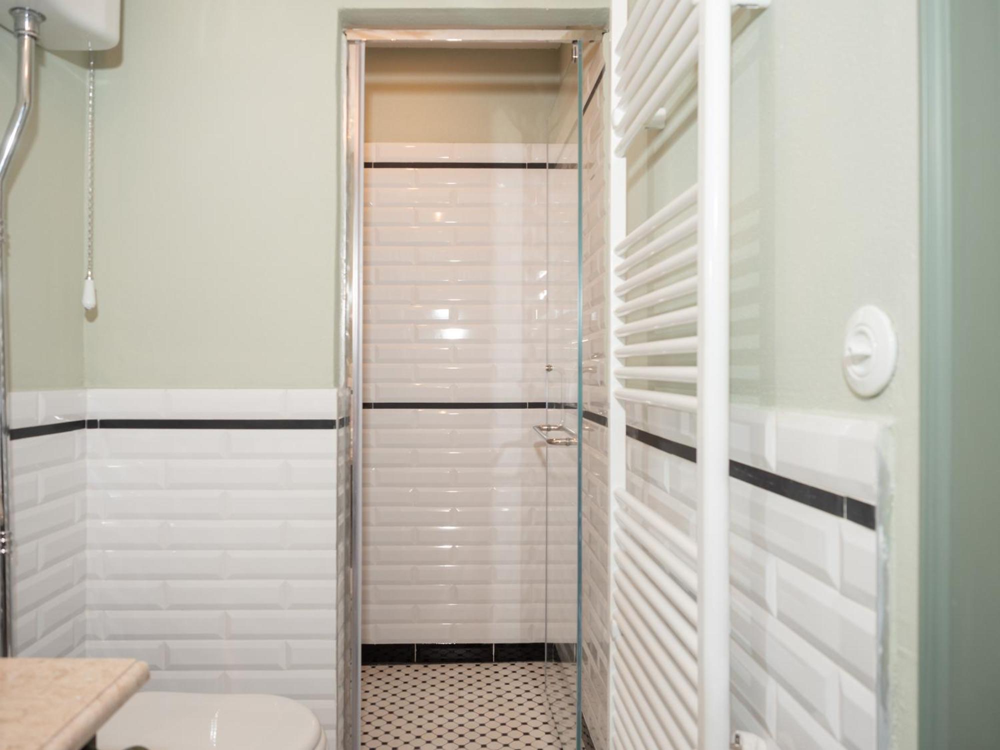 Vila Ebel Hotel Pool & Spa Корча Екстериор снимка