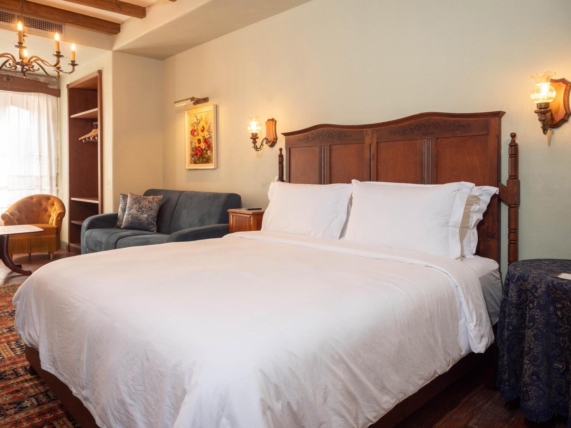 Vila Ebel Hotel Pool & Spa Корча Екстериор снимка